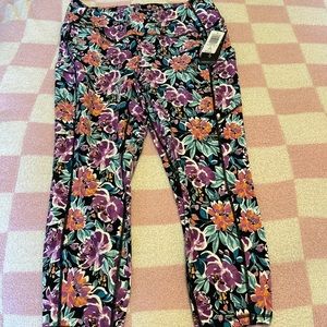 BRAND NEW tropical design leggings by Torrid. Size 2X (18-20) SHORT inseam